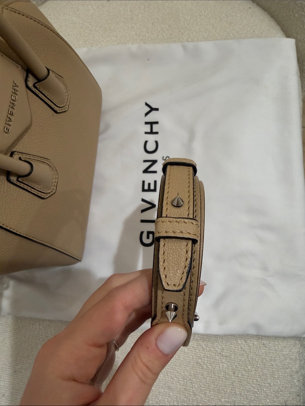 Givenchy - Picture 2 of 8
